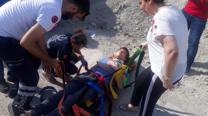 Lastiği patlayan otomobil takla attı: 2 yaralı