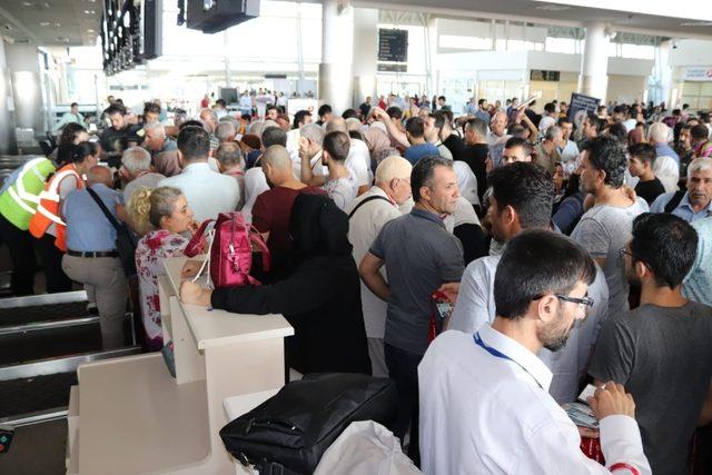 Hacı adayları kutsal topraklara uğurlandı