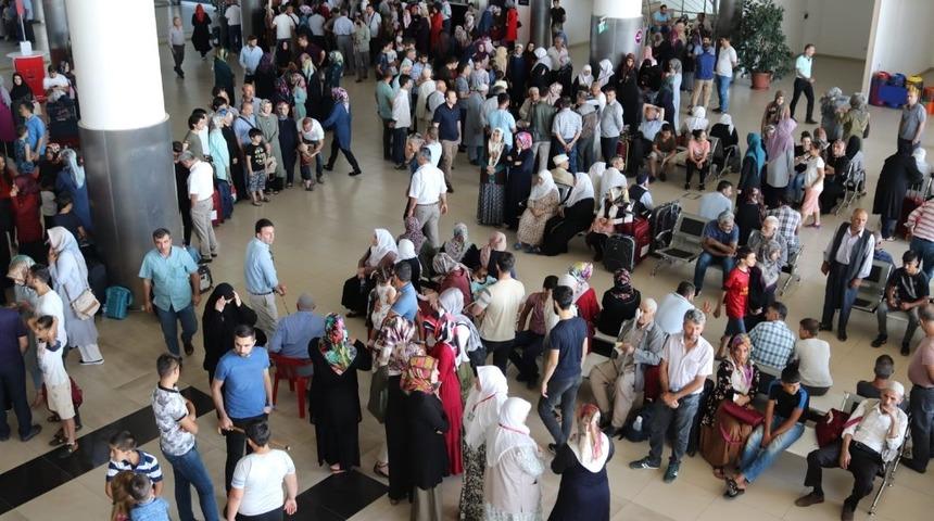 Hacı adayları kutsal topraklara uğurlandı