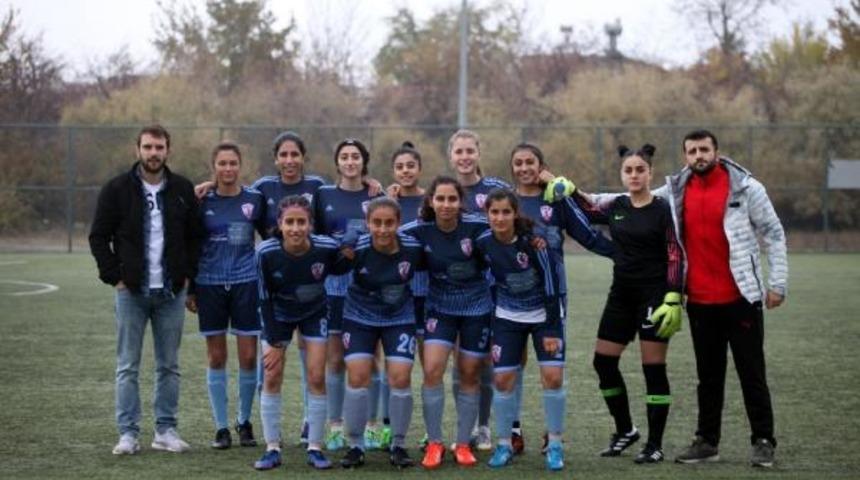 Mehmet Topal'dan Malatya Kızlar Spor Kulübü'ne yardım