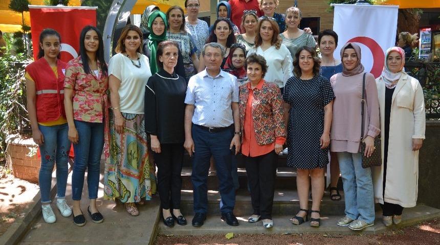 Kızılayın kadın g&ouml;n&uuml;lleri ihtiya&ccedil; sahiplerinin umudu oluyor