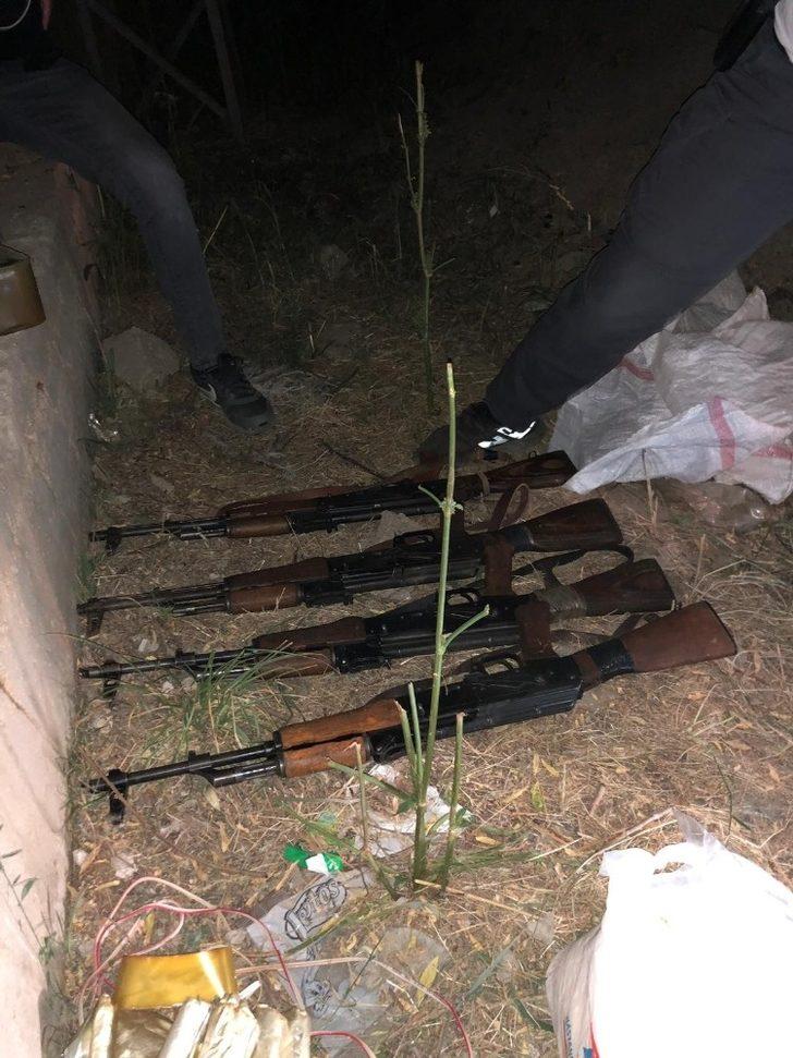 Yüksekova’da çok sayıda silah ve patlayıcı madde ele geçirildi G3