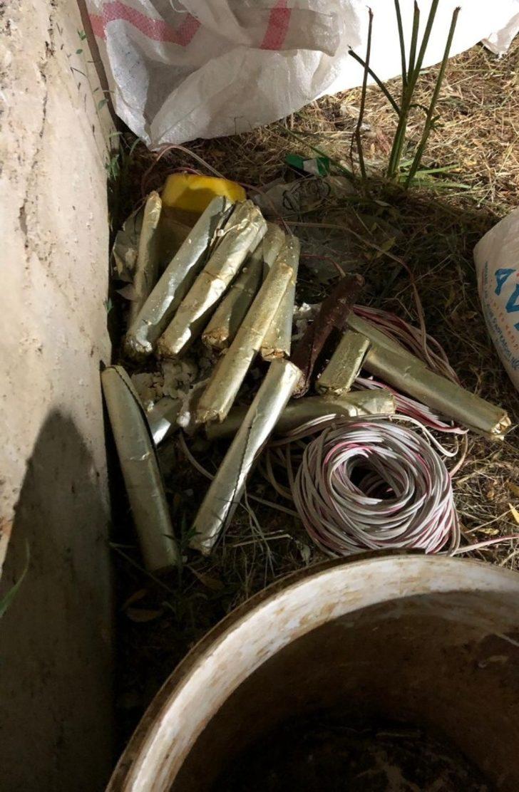 Yüksekova’da çok sayıda silah ve patlayıcı madde ele geçirildi G5