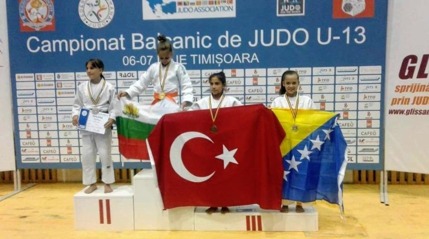 Yunusemreli sporcu Balkan 3&rsquo;&uuml;nc&uuml;s&uuml; oldu