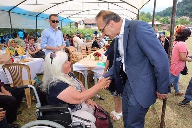 Vali Yavuz, engellilerle piknik yaptı