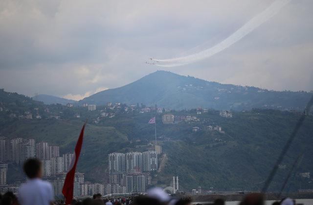 Türk Yıldızları'ndan Trabzon semalarında gösteri