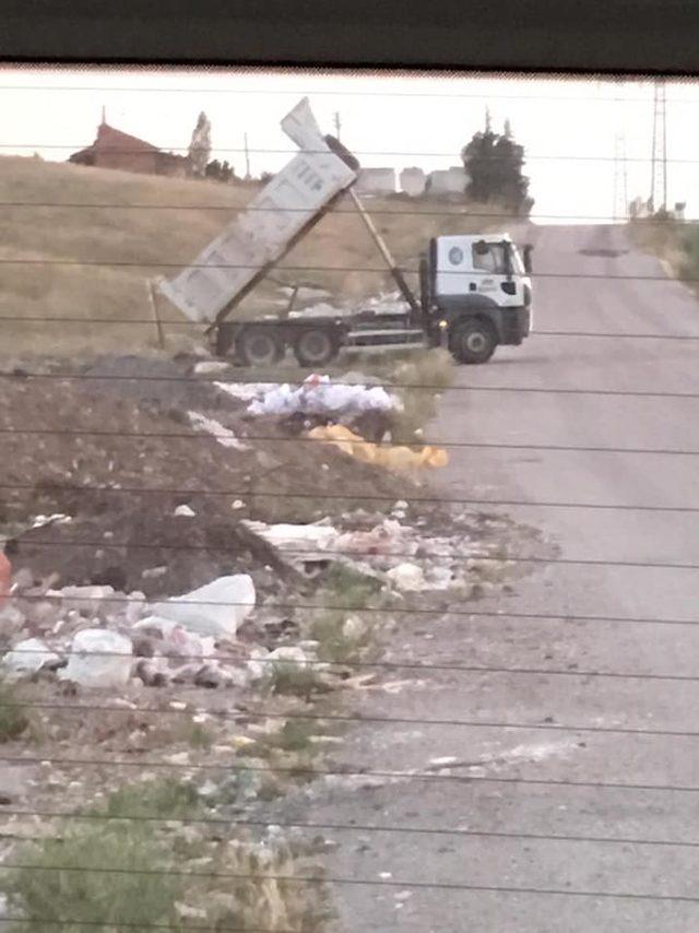 Yerleşim yerine hafriyat malzemesi döken belediye görevlisine inceleme