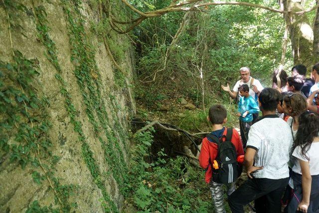 Kapıdağ’ı Gezdiler, Plastik Atık Topladılar