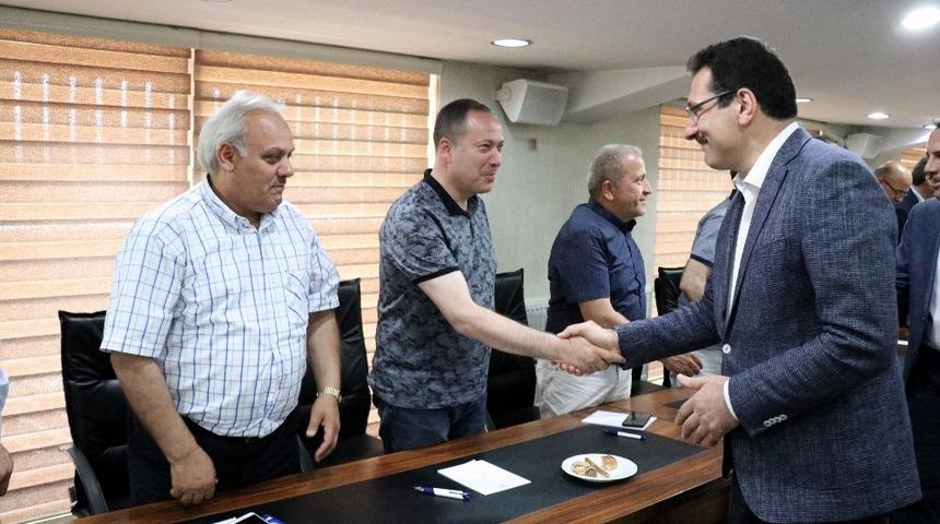 AK Parti Genel Başkan Yardımcısı Yavuz Sakarya&rsquo;da belediye başkanlarıyla buluştu