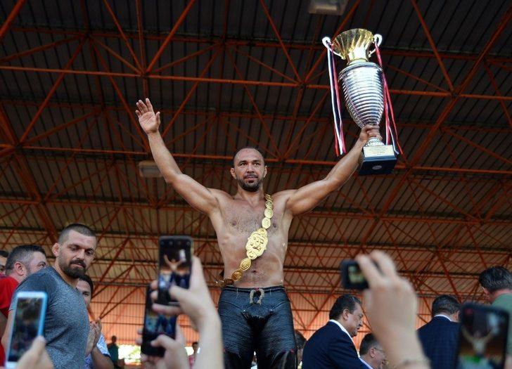 Ali Gürbüz altın kemeri taktı G1