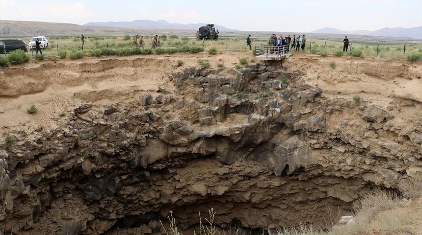 Bakan Soylu, Altay çiftinin düğününe katıldı