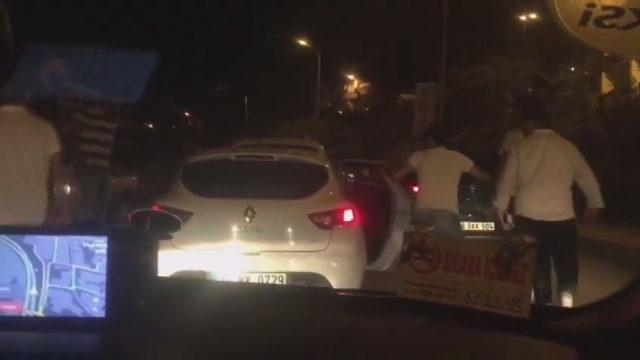 Şişli'de trafikte tartıştıkları sürücüye tekme tokat saldırdılar