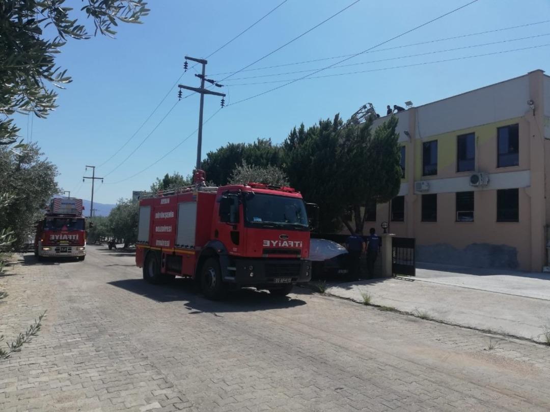 Aydın&rsquo;da fabrika yangını; Zehirlenen bir kişi hastaneye kaldırıldı