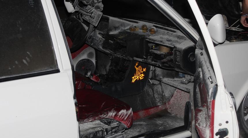 Park halindeki araç bir anda alev aldı!