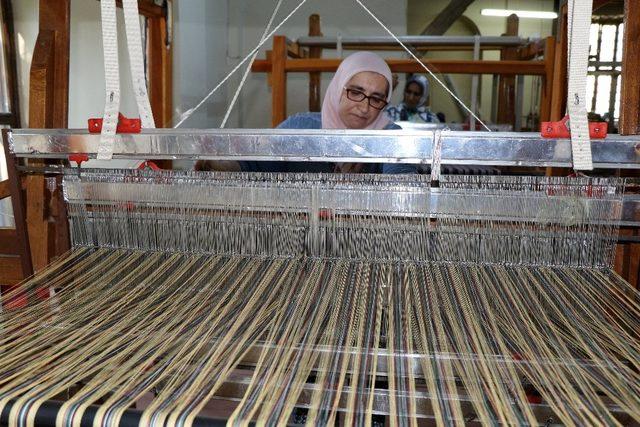 Gazenne dokuması kadınlara hem meslek hem de gelir kapısı oluyor