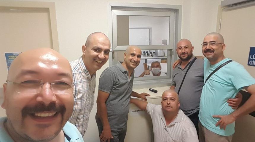 Arkadaşları Cevdet &Ouml;zer i&ccedil;in sa&ccedil;larını kazıttı