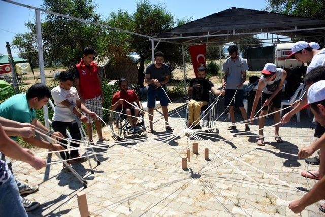 Engellleri ortadan kaldıran kampta hayatları paylaştılar