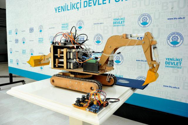 Elektrikli, uzaktan kumandalı iş makinesi projesi geliştirdi