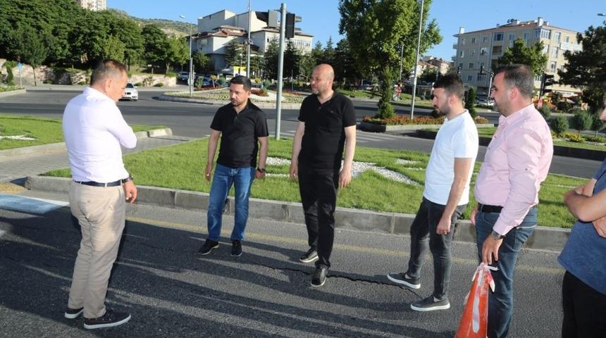 Başkan Rasim Arı, Saat&ccedil;i Hoca Caddesinde incelemelerde bulundu