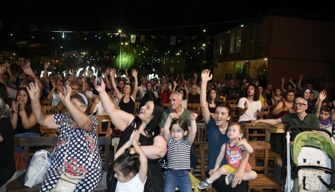 Yeşil&ccedil;am Sokağı&rsquo;nda 70&rsquo;lerin şarkıları