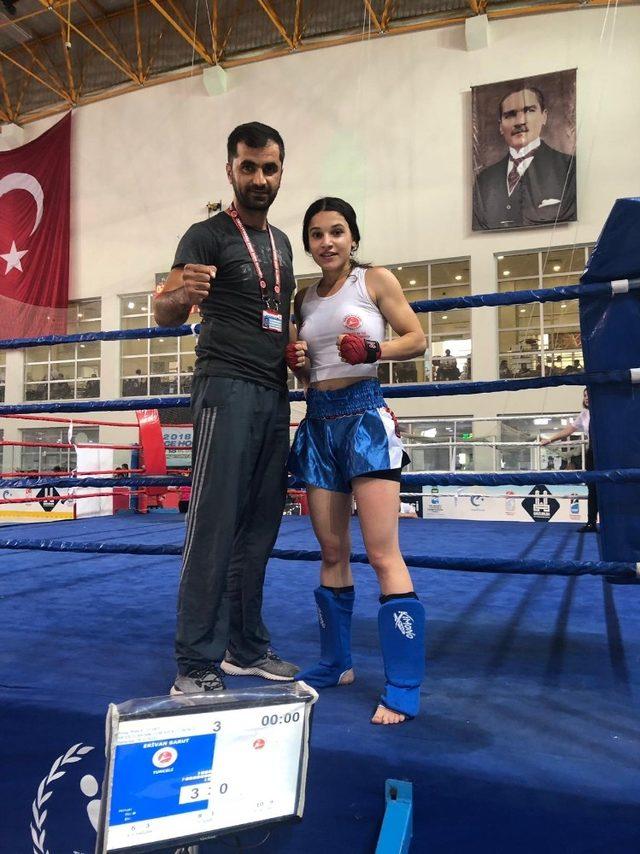 Tuncelili sporcu, Kick Boks’ta Türkiye birincisi oldu