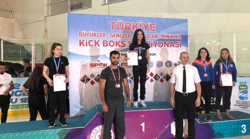 Tuncelili sporcu, Kick Boks&rsquo;ta T&uuml;rkiye birincisi oldu