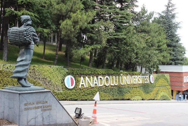 Anadolu Üniversitesi’nin düzenini ve yeşilliğini sevdiler