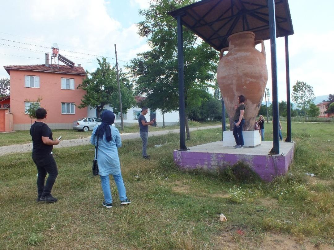 Pazaryeri&rsquo;nin &Ccedil;&ouml;mlek&ccedil;i k&ouml;y&uuml;ne ziyaret&ccedil;i akını