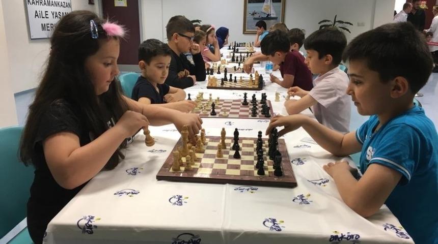 Başkentli miniklerin satranç turnuvası nefes kesti