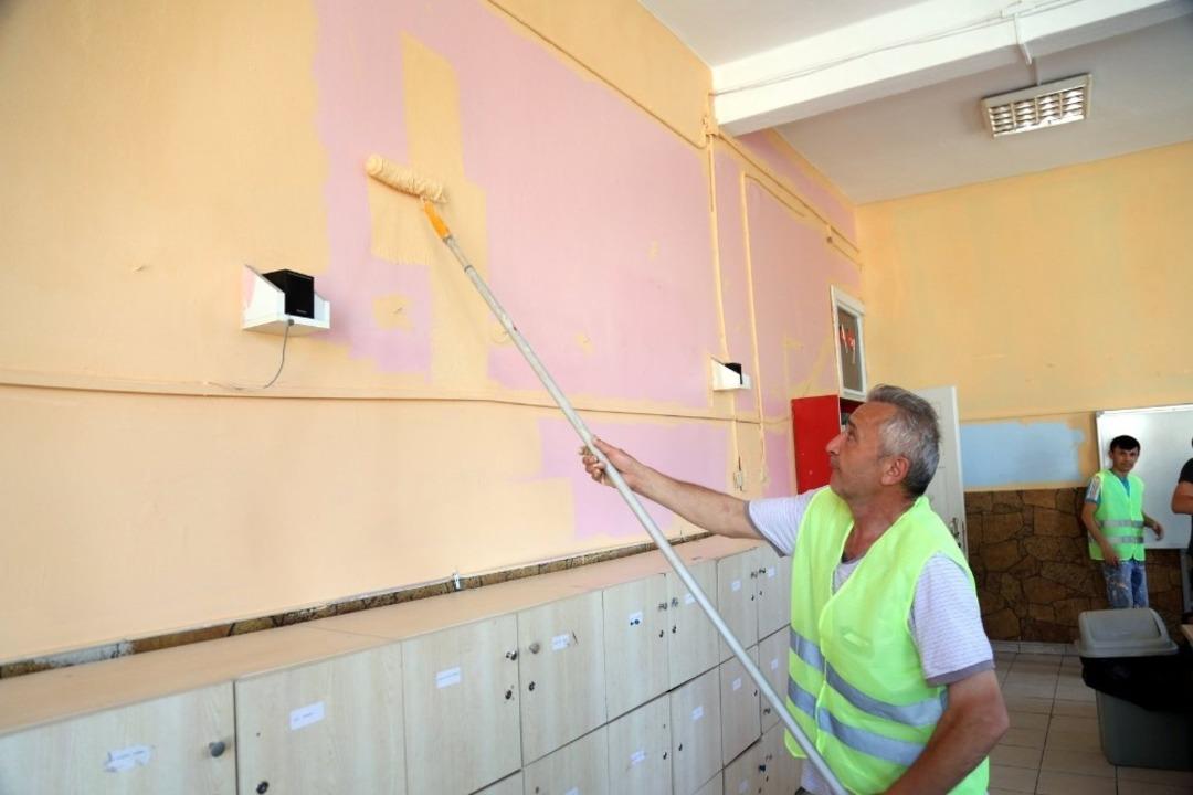 Ey&uuml;psultan&rsquo;da okullar pırıl pırıl oluyor