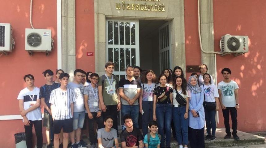 Bayrampaşa Belediyesi Bilim Merkezi YT&Uuml;&rsquo;n&uuml;n yaz okulunda