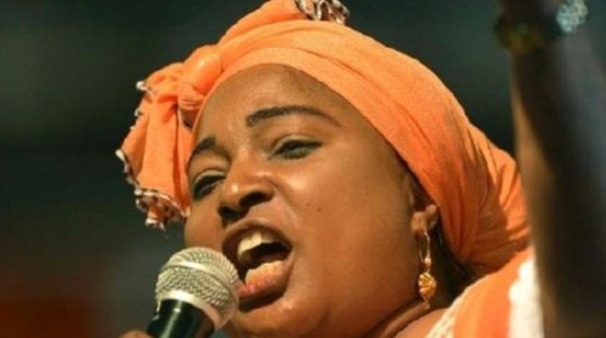 Seçimi kazanmak için kadınlardan 'seks boykotu' istedi