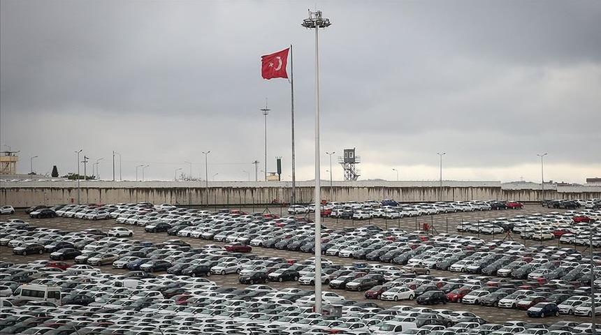  'Otomotiv düşüşe rağmen ihracatta lider'
