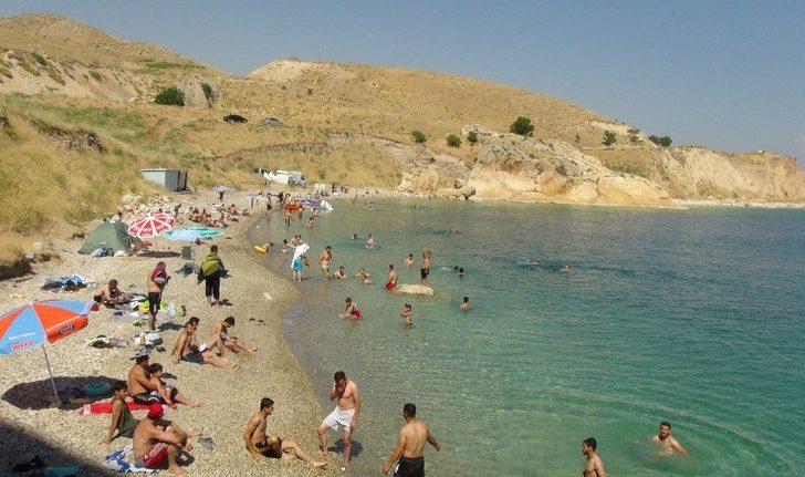 Van Gölü sahilleri Akdeniz ve Ege’yi aratmıyor G1