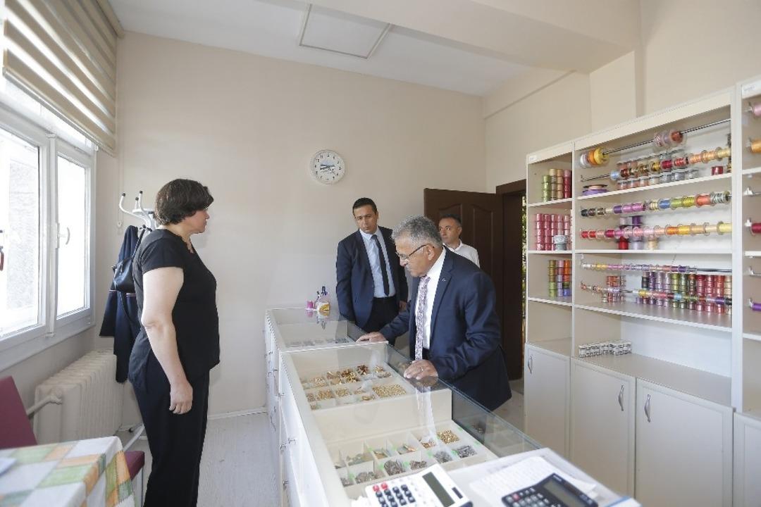 Başkan B&uuml;y&uuml;kkılı&ccedil;&rsquo;ın birim ziyaretleri s&uuml;r&uuml;yor