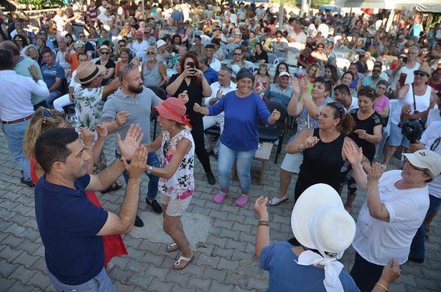 Kuşadası Caferli’de Çiçek Şenliğine büyük ilgi