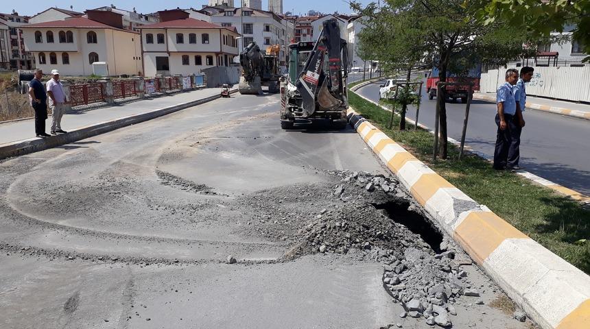 Esenyurt'ta çalışmalar sırasında yol çöktü cadde trafiğe kapatıldı!