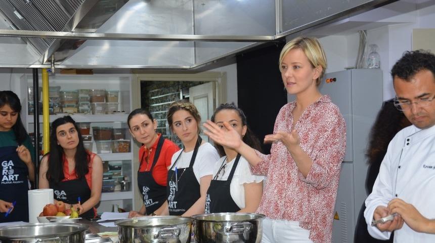 Annelere Ek Gıdaya Ge&ccedil;iş At&ouml;lyesi