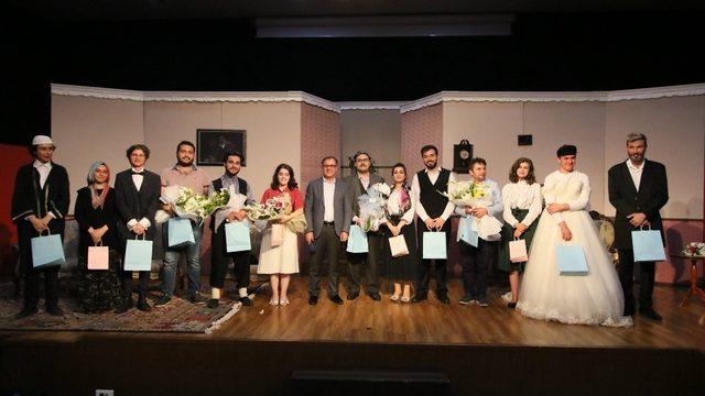 ’Pinti Hamit’ hem güldürdü hem düşündürdü