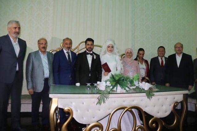 Başkan Beyoğlu nikah şahitliği yaptı