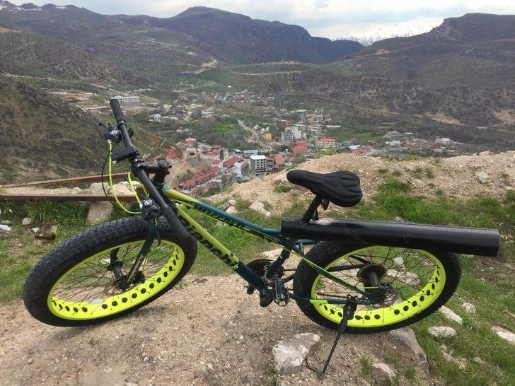 Tarihi Çukurca Kalesi’nin zirvesine bisikletle çıktı G5