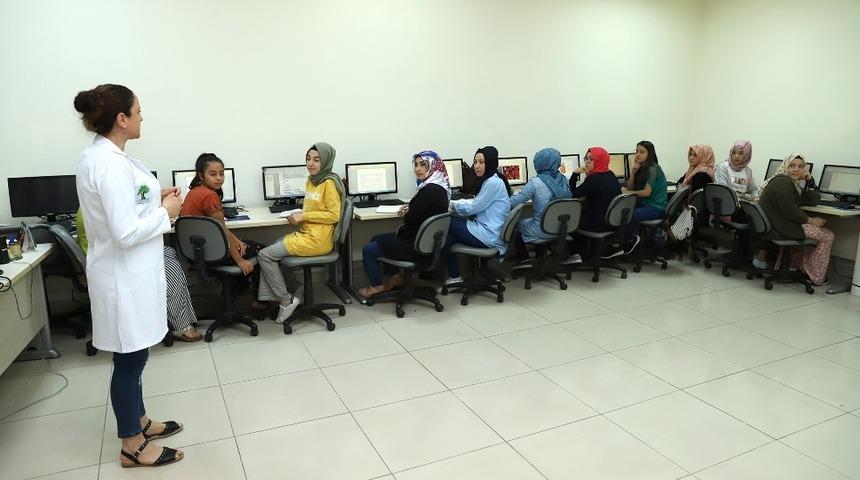 Şehitkamil&rsquo;de kadınlara bilgisayar eğitimi