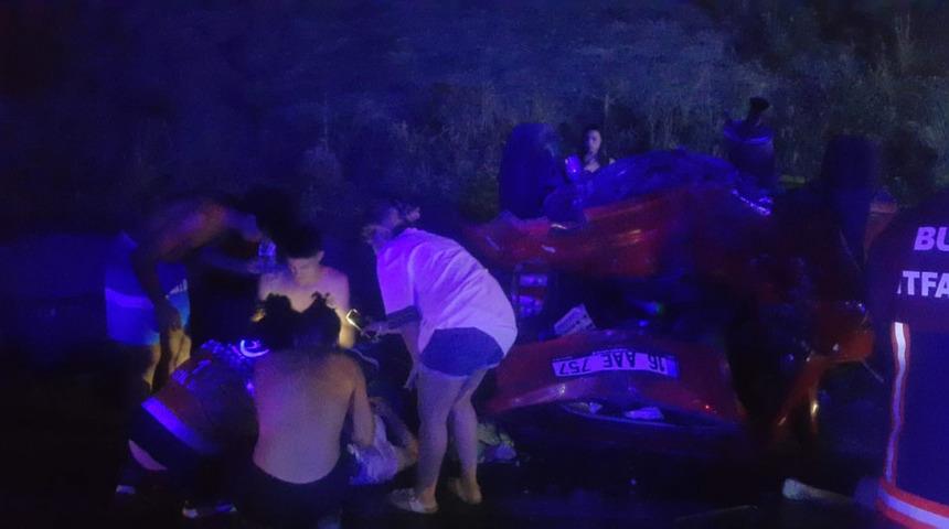 Bursa'da feci kaza: Genç Parti İl Başkanı öldü, kızı ile 8 kişi yaralı