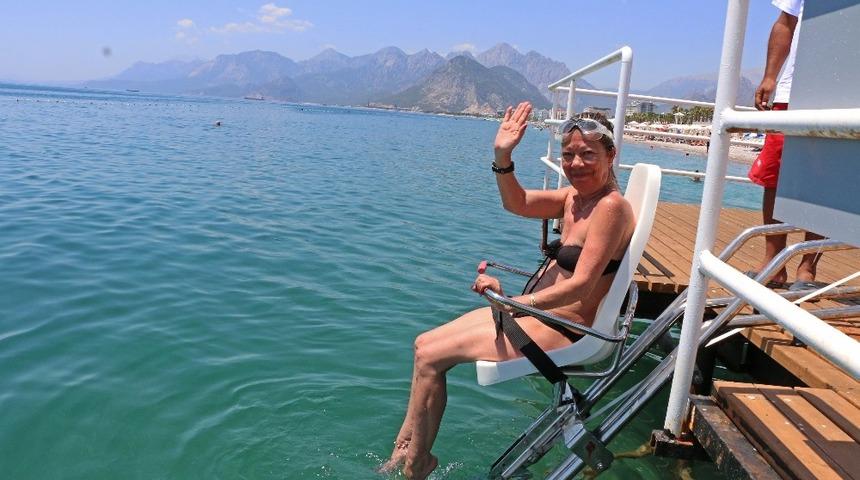 Engelli bireylerin plaj keyfi