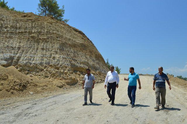 Büyükşehir Manavgat’ta dağları kırıp yeni yol açıyor