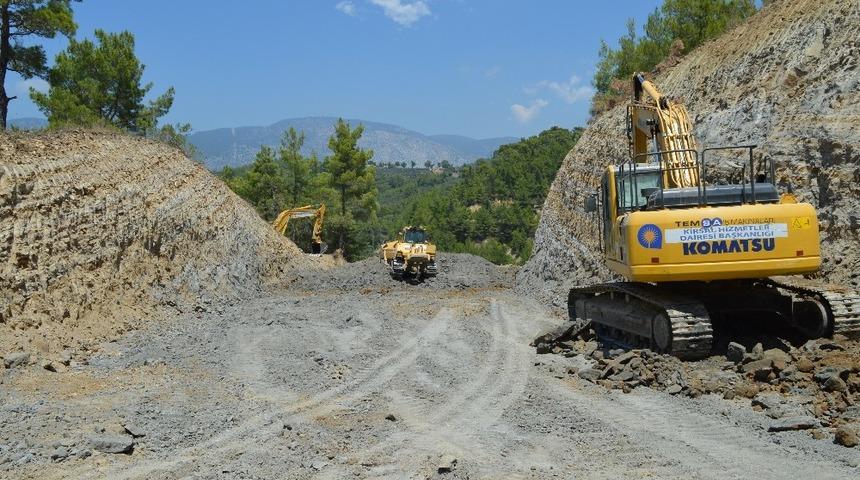 B&uuml;y&uuml;kşehir Manavgat&rsquo;ta dağları kırıp yeni yol a&ccedil;ıyor