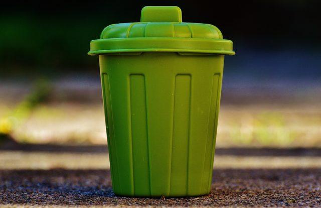 garbage-can-1111449_1920