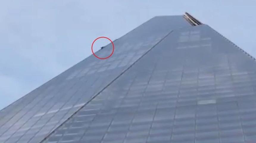 Halatsız İngiltere'nin en y&uuml;ksek binasına tırmandı!