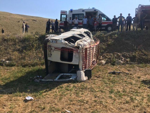 Gümüşhane’de trafik kazası 1 ölü, 18 yaralı