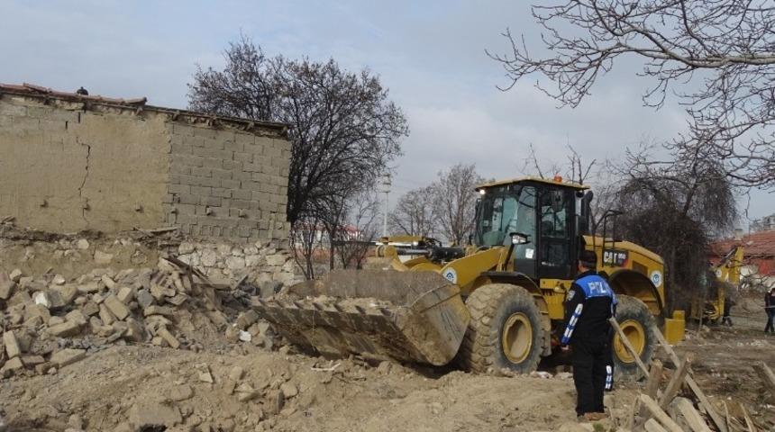 Eskişehir&rsquo;de metruk binalarla m&uuml;cadele s&uuml;r&uuml;yor